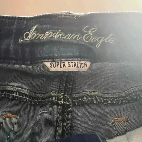 American Eagle Juniors distressed Jean shorts - Picture 3 of 4